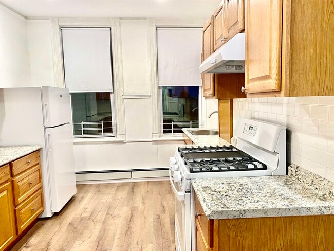 Building Photo - 46 Prescott St Unit 3