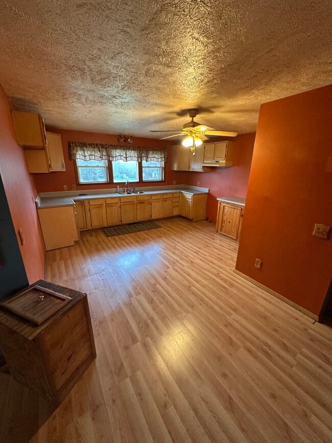 Photo - 18965 8 Mile Rd Unidad 2
