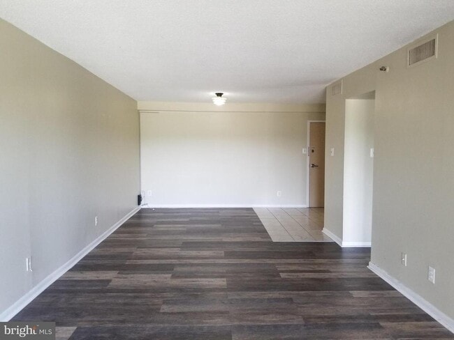 Building Photo - 9200 Edwards Way Unit 611