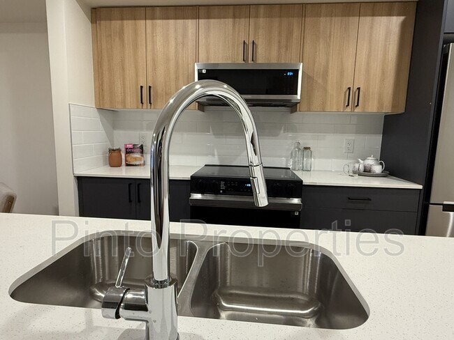 Photo - 8615-8108 108 St NW