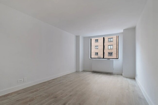 Photo - 300 Mercer St