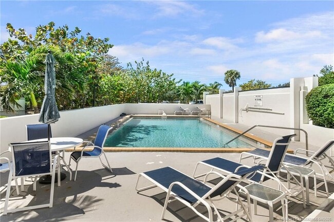 Building Photo - 1289 NE Ocean Blvd Unit 11 Rental
