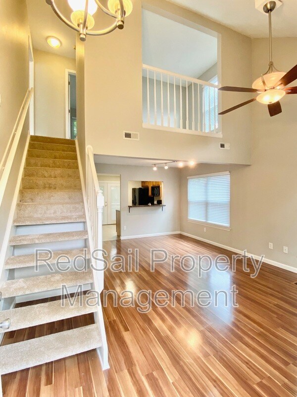 Photo - 469 Crosland Ct