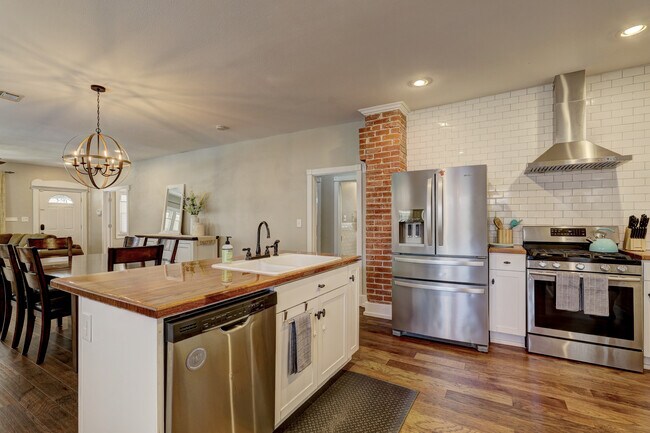 Photo - 416 NW 28th St