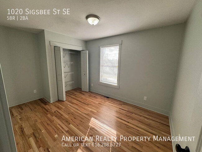 Photo - 1020 Sigsbee St SE