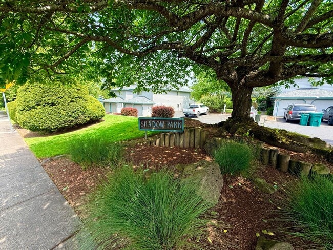 Building Photo - Large 980sq. 1 bedroom apartment with attached garage plus 1 parking space Unit 1206