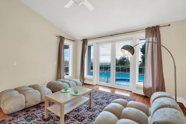 Building Photo - 1035 King Georges Way