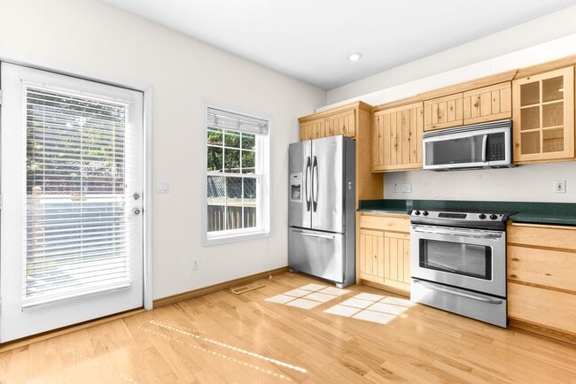 Building Photo - 6143 S Virginia Ave Rental