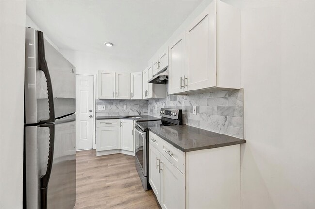 Building Photo - 2BR/3BA House | Kensington