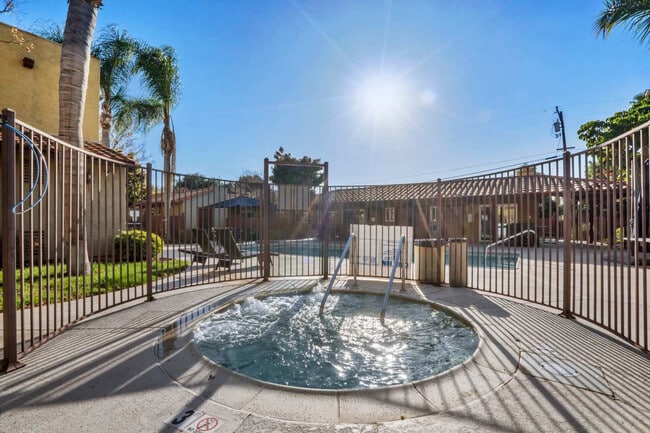 Photo - 1000 Estes St Unidad SI ID1513731P