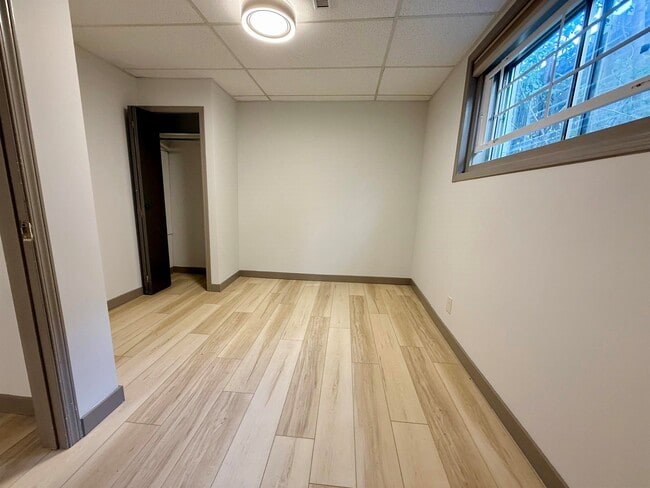 Photo - 2 Bed 1 Bath Unit in Edmonton, AB Unité 7921 LOWER (Basement Suite)