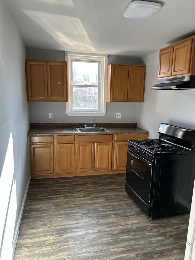 Kitchen - 6723 Castor Ave