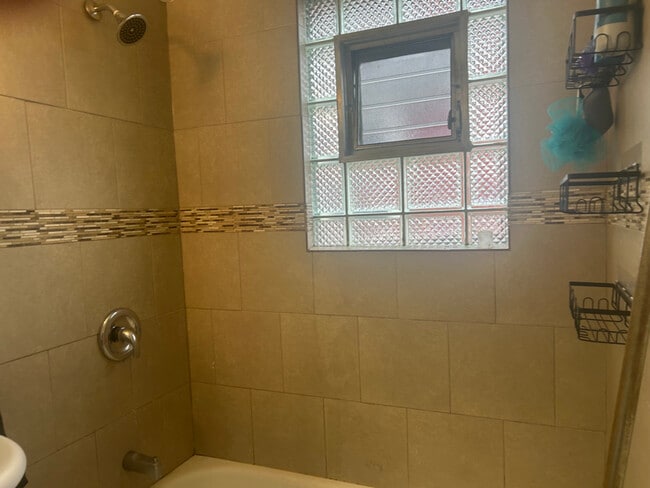 Photo - 1515 W Wilson Ave Unit 2