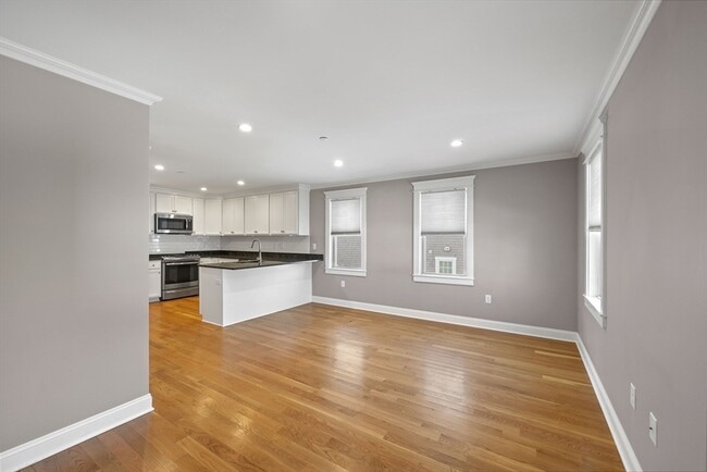 Photo - 25 Howland St Unit 3