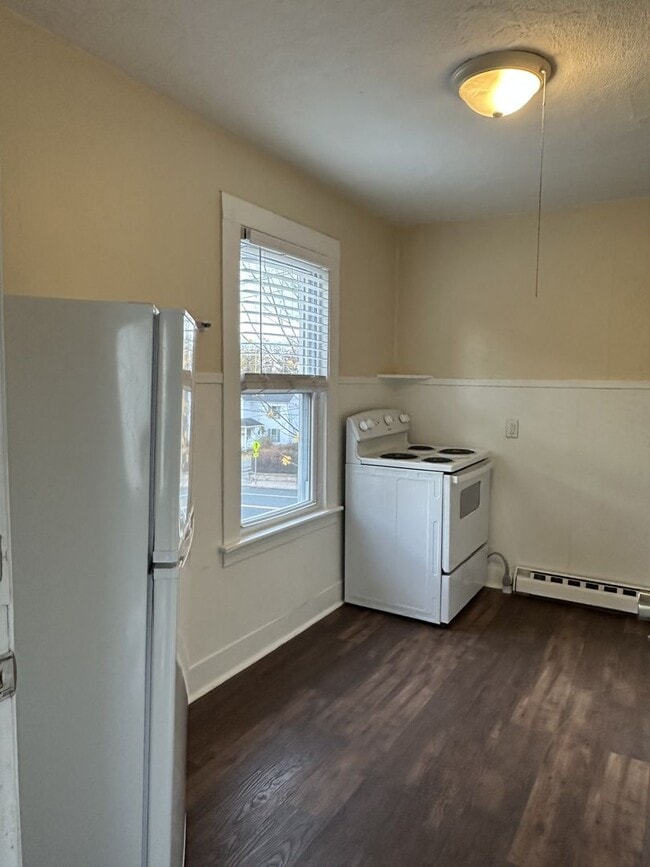 Photo - 160-162 Center Street Apartamento Unidad 162 2nd Floor