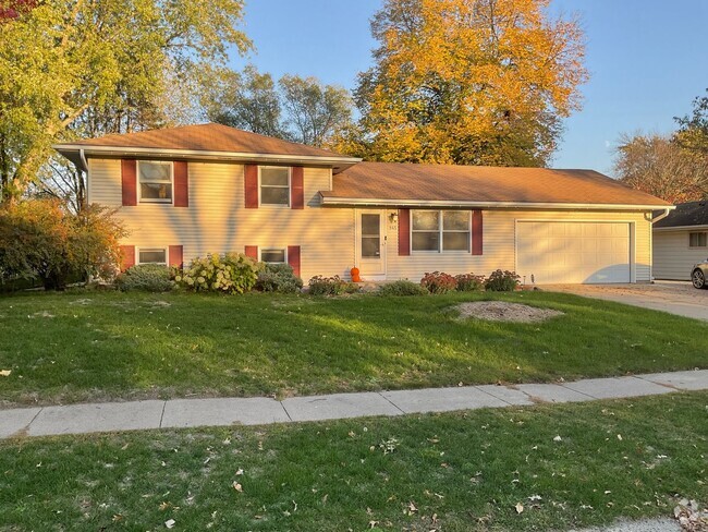 Building Photo - 5 Bedroom Single Family Suburban Gem in Ap... Rental