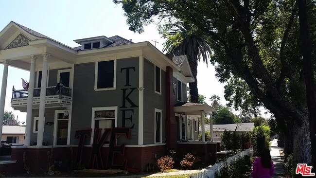 Photo - 695 N Main St Unidad Bedroom 1