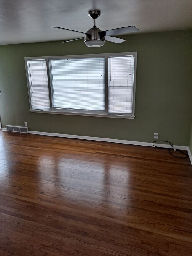 Photo - 3 bed 2 bath 1 car garage, with fenced in backyard right in Aksarben!