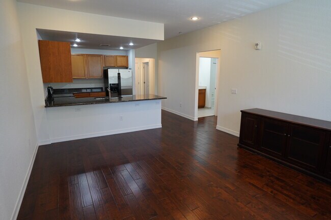 Photo - 2200 S University Blvd Unidad Observatory Place