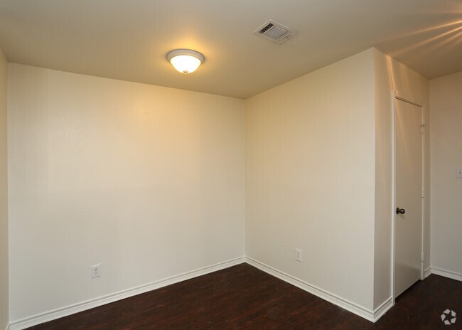 2BD,2BA - 972 SF