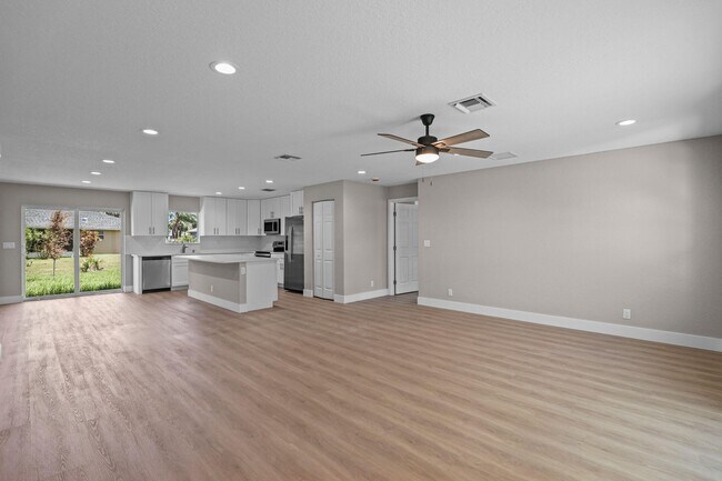 Photo - 5906 Hickory Dr