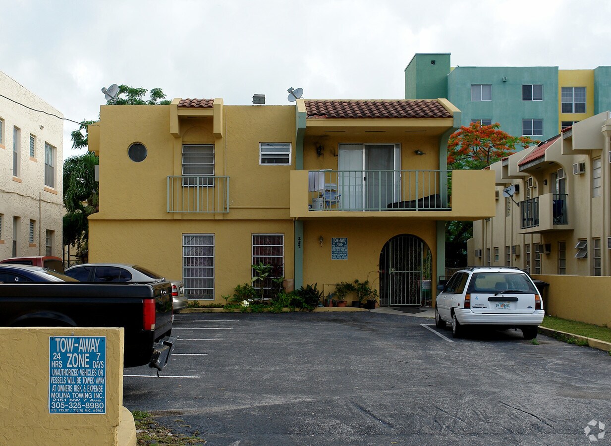 Photo - 239 SW 12th St
