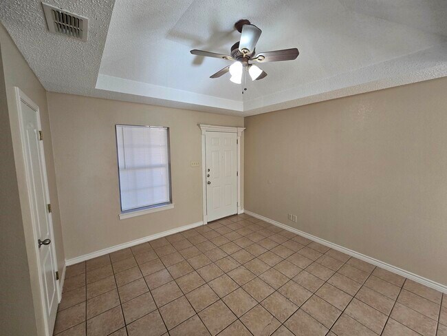 Photo - 1001 E Travis St Unit 6