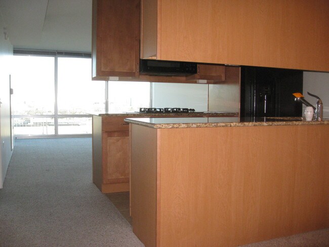 Photo - 9715 Woods Dr Unit 907