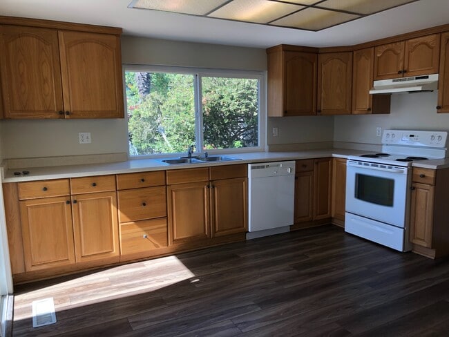 Photo - 3 bedroom 2 bath Available Now!