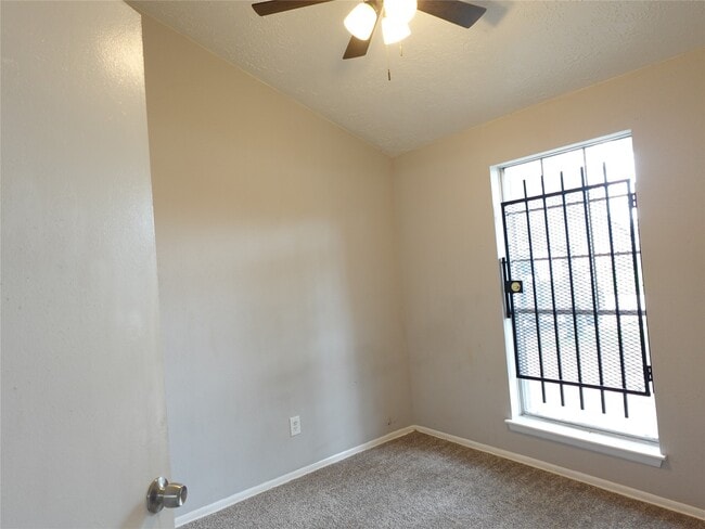 Photo - 10811 Thorncliff Dr
