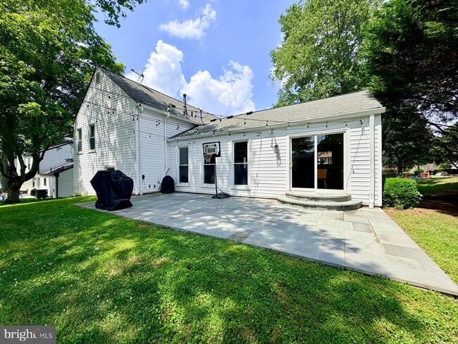 Building Photo - 12904 Missionwood Way