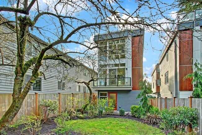 Building Photo - 3bd/2ba Seattle Home