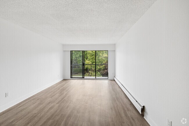 1BR, 1BA - 659SF - Living Room