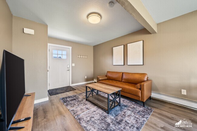 901 E 46th Ct Unit 1