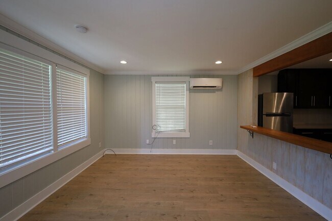Photo - 308 E Jane St Unidad A