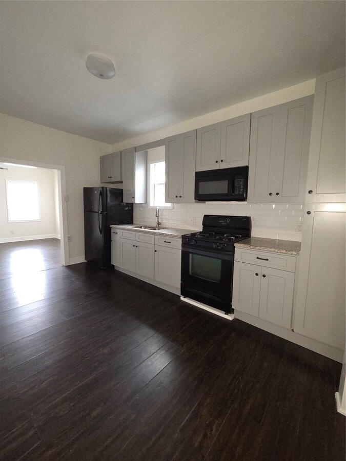 Photo - 7902 Hudson St