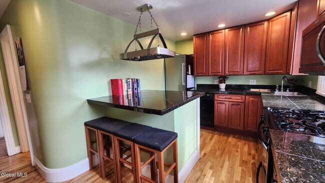 Photo - 74 Caroline St Unit 2