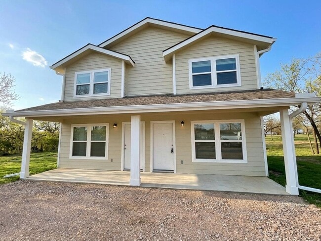 Building Photo - *COMING SOON* Modern 2BD/1.5BA Duplex in Kingsland with Fenced Yard & Washer/Dryer