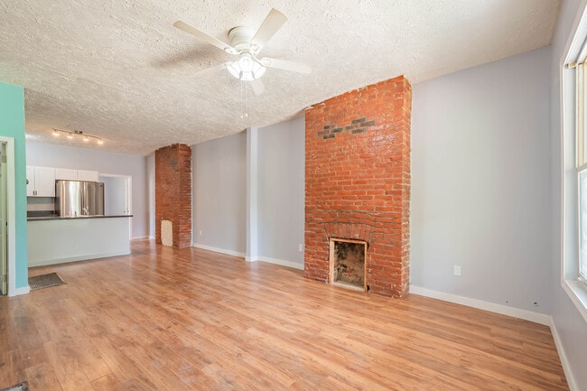 Photo - 426 Borland St