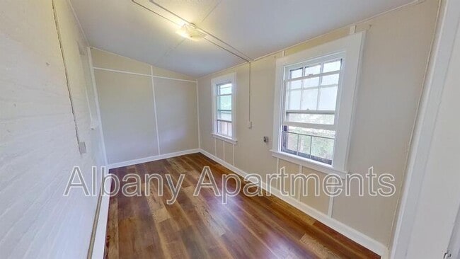 Photo - 566 Park Ave