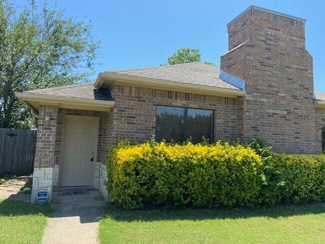 Photo - Luxury 3 bedroom and 2 bathroom Duplex for...