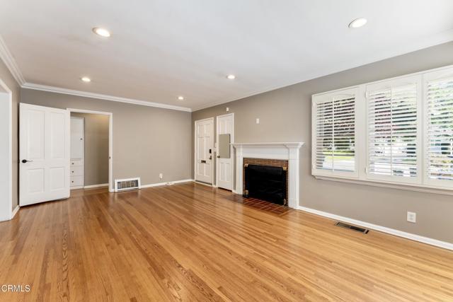 Photo - 2254 Queensberry Rd