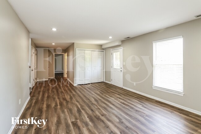 Photo - 904 E Madelyn Dr