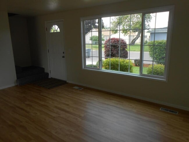 Photo - 386 30th Ave SE