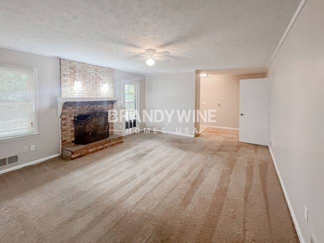 Photo - 156 King David Dr SW