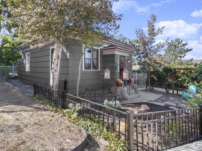 Building Photo - Home in Salt Lake city Marmalade area.