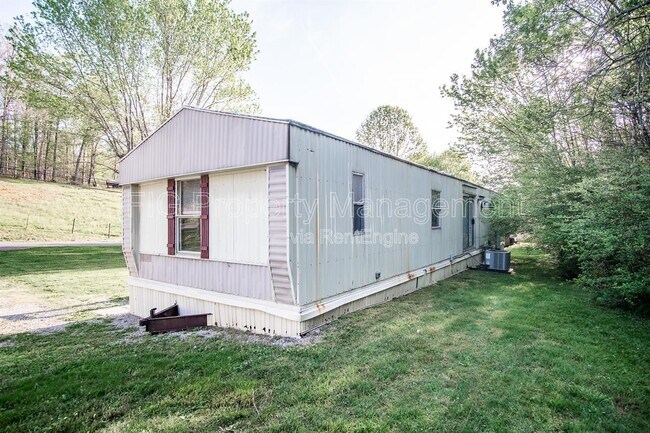 Photo - 821 Hillvale Rd