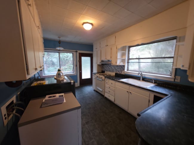 Building Photo - 105 Locust St