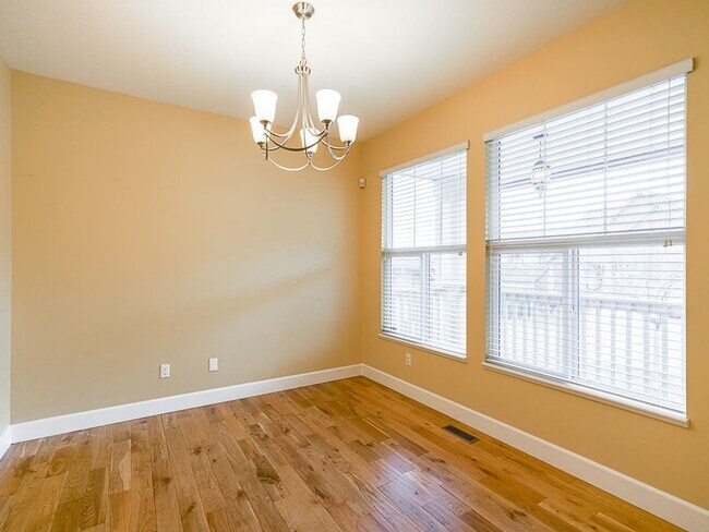 Photo - 6932 197B St