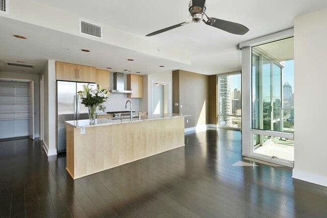 Building Photo - 300 Bowie St Unit 1703 Rental